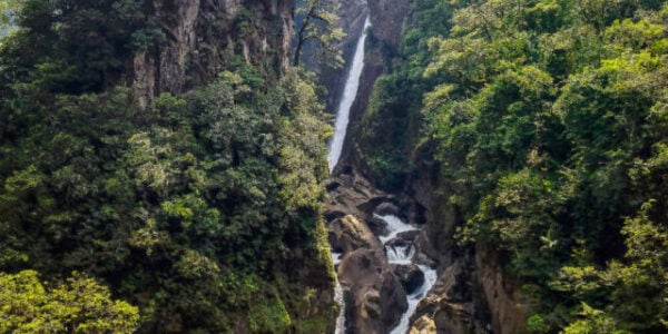 cropped-Waterfall-in-Banos-Ecuador-on-the-Ruta-de-Las-Cascadas-1.jpg