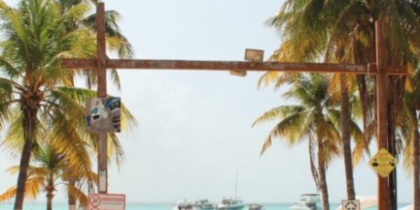 cropped-Isla-Mujeres-Mexico-Beach-Entrance.jpg