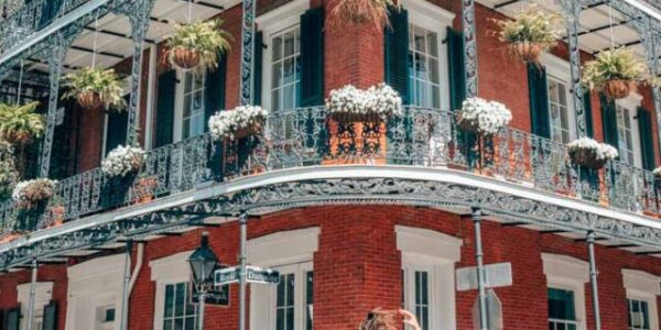 cropped-New-Orleans-Louisiana-French-Quarter-Building.jpg