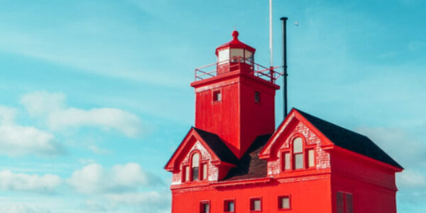 cropped-Red-lighthouse-on-a-sunny-day-overlooking-Lake-Michigan-in-winter-Flickr.jpg